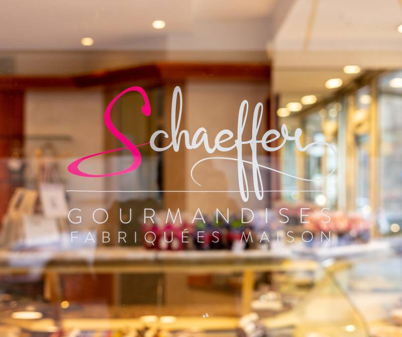 Savourer les créations artisanales et glaces d’exception de la Pâtisserie Schaeffer au cœur historique d'Obernai. Obernai SCHAEFFER